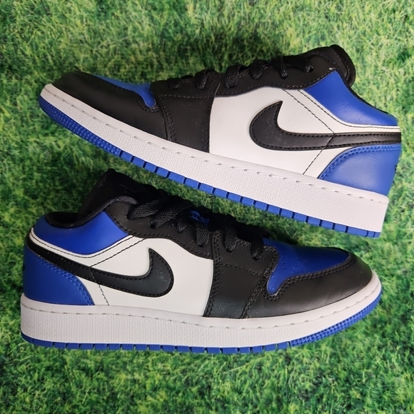 Nike Air Jordan 1 Low GS OG Royal Toe 553560-140 Size 5.5 (7 Wmn) CLEAN!!! Mens - Picture 12 of 16